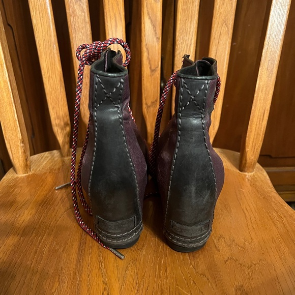 Sorel Joan of Arctic Black and Purple Leather Lace Up Wedge Booties - Picture 2 of 10